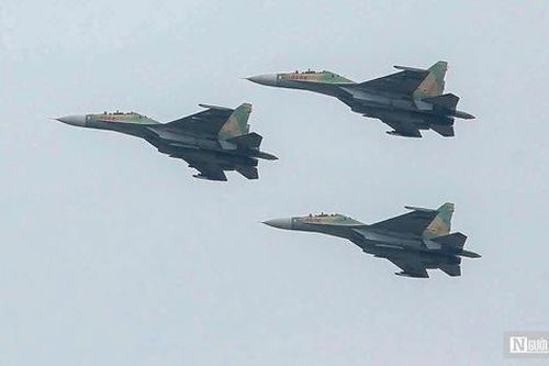 Xem 'hổ mang chúa' Su30-MK2 trình diễn trên bầu trời Thủ đô