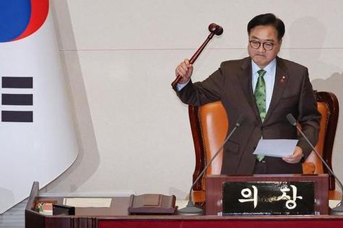 Ai lãnh đạo Hàn Quốc sau khi Tổng thống bị đình chỉ chức vụ?