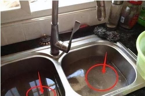 Xử lý cống tắc nhanh chóng: Ngừng xả nước nóng và áp dụng 3 mẹo thông minh này