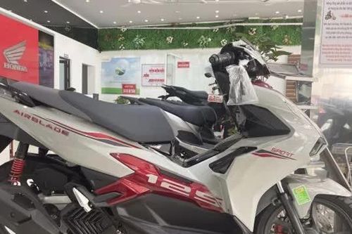 Giá xe Honda Air Blade 2025 giữa tháng 12/2024 giảm không phanh, rẻ lấn át Vario hút khách Việt