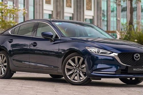 Mazda6 đánh bật Toyota Camry, dẫn đầu phân khúc sedan hạng D với doanh số đáng chú ý
