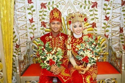 Bộ lạc ở Indonesia cấm vợ chồng mới cưới sử dụng nhà vệ sinh trong 3 ngày