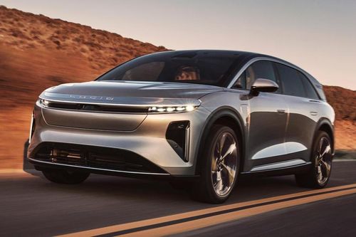 Mẫu SUV điện đầu tiên của Lucid đi được 700km sau một lần sạc