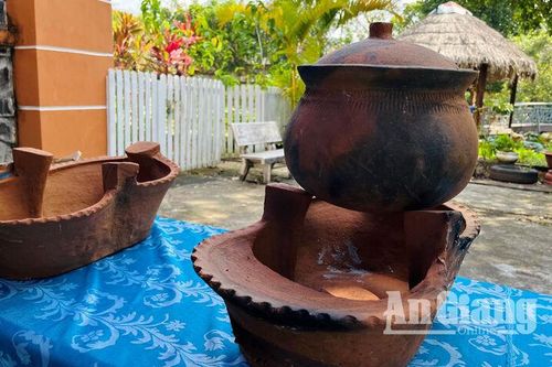Chiếc cà ràng của đồng bào dân tộc thiểu số Khmer