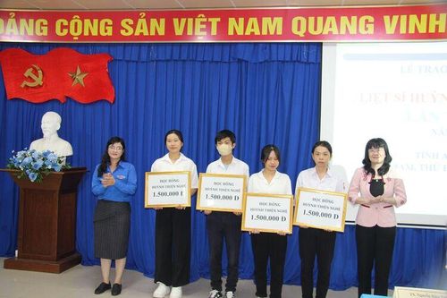 Trao học bổng liệt sĩ Huỳnh Thiện Nghệ lần thứ 17