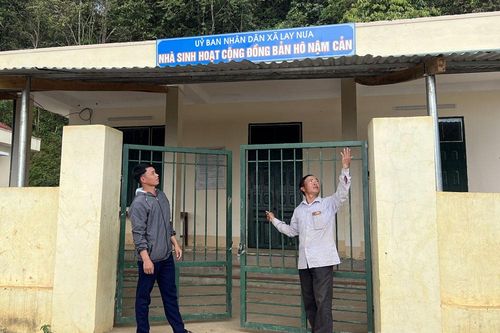 Giữ rừng ở Hô Nậm Cản