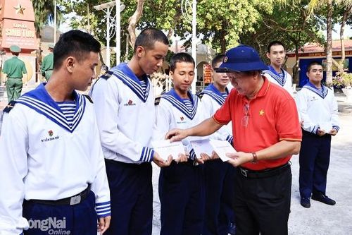 Hướng tới kỷ niệm 80 năm Ngày Thành lập Quân đội nhân dân Việt Nam (22-12) Tuổi trẻ Đồng Nai góp sức bảo vệ chủ quyền biển đảo