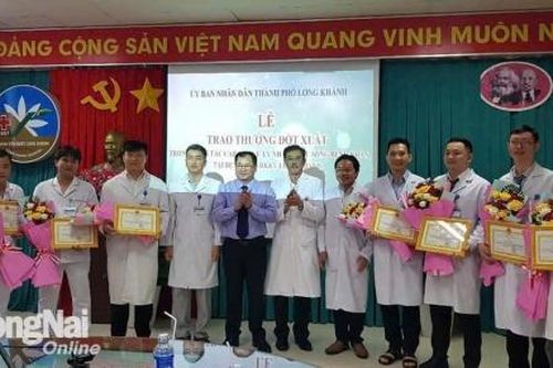 Long Khánh khen thưởng đột xuất ê kíp cứu sống ngoạn mục bệnh nhân ngưng tim 90 phút và 60 phút