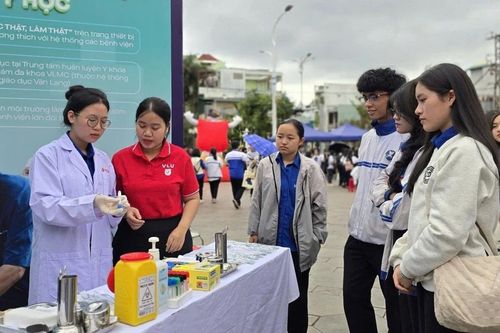 Hơn 4.000 học sinh THPT ở TP. Pleiku được tư vấn tuyển sinh, hướng nghiệp tại chương trình 'Van Lang Unitour-Gia Lai'