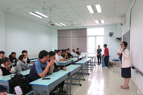 Hơn 400 học sinh tham gia trải nghiệm 'Một ngày làm sinh viên' tại Trường Đại học Thái Bình Dương