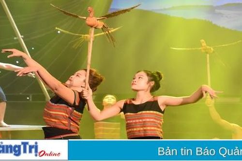 Ấn tượng trang phục truyền thống và những khúc ca từ đại ngàn