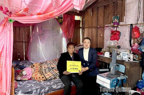 Gần 60 triệu đồng ủng hộ chị Đỗ Thị Doanh