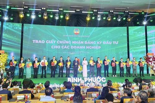 Quy hoạch tỉnh Bình Phước thời kỳ 2021 – 2030, tầm nhìn 2050: Trao chứng nhận đăng ký đầu tư cho 32 dự án lớn