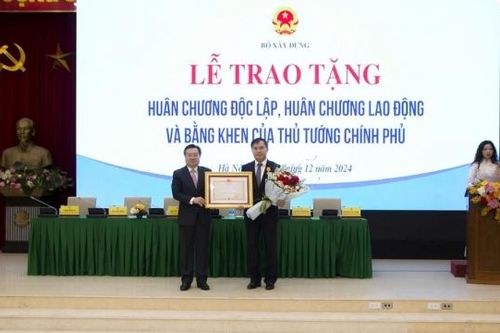 Bộ trưởng Nguyễn Thanh Nghị trao tặng Huân chương và Bằng khen cho các cá nhân, tập thể có nhiều đóng góp với ngành Xây dựng