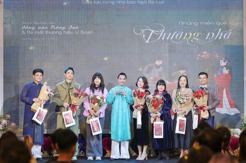 Cuốn tản văn thứ ba 'Vằng vặc trăng quê' mang đậm chất quê Bắc bộ của Ngô Bá Lục