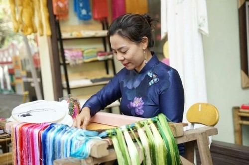 Giữ gìn bản sắc nghề thêu truyền thống Mỹ Đức