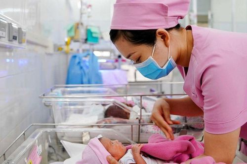 Bí quyết nhận trợ cấp 3 triệu đồng từ năm 2025 mà phụ nữ sinh 2 con trước 35 tuổi cần biết