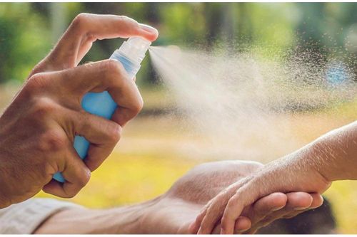 Cách tự chế thuốc xịt chống muỗi an toàn chỉ trong vài phút