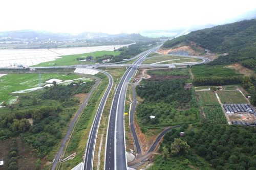 Cận cảnh cao tốc Vân Phong - Nha Trang sau gần 24 tháng thi công
