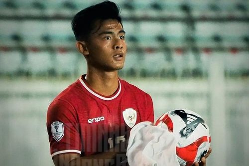 Cựu trợ lý HLV Troussier 'bóc trần' màn ném biên gian lận của tuyển Indonesia