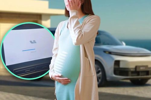 Ô tô điện Trung Quốc tự nâng cấp cả tiếng khiến thai phụ phải mổ cấp cứu