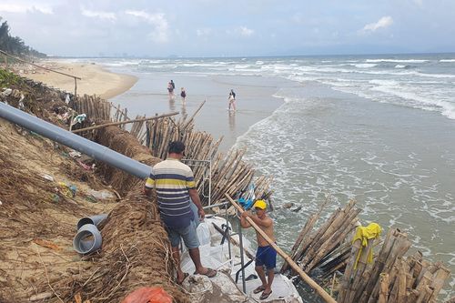 Hơn 200m bờ biển Hội An bị sóng đánh tan hoang, Quảng Nam chỉ đạo 'nóng'