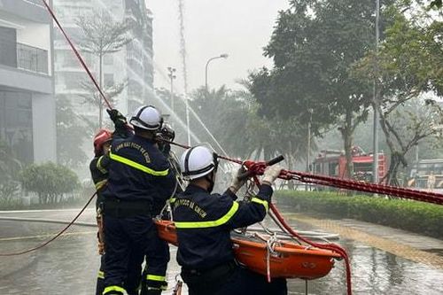 Long Biên: Diễn tập phương án chữa cháy ở chung cư