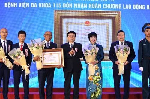 Bệnh viện Đa khoa 115 Nghệ An đón nhận Huân chương Lao động hạng Nhì