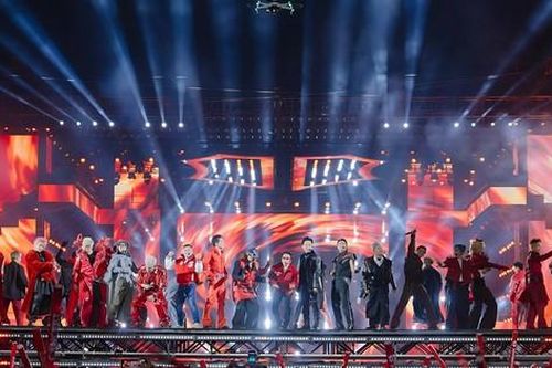 Concert ATVNCG D-2: Fan chi bộn tiền tiếp ứng, sân khấu đỉnh nóc dù còn 'chông gai'