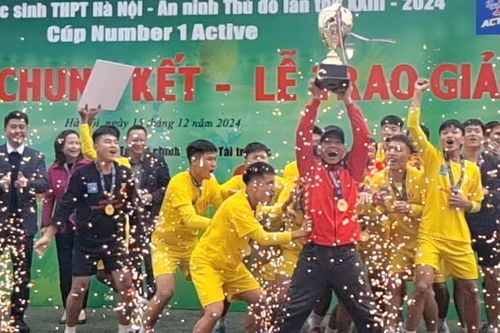 Giây phút 'cân não' khiến hàng ngàn trái tim THTP Phùng Khắc Khoan (Thạch Thất) vỡ òa cảm xúc với lần đầu giành ngôi vương