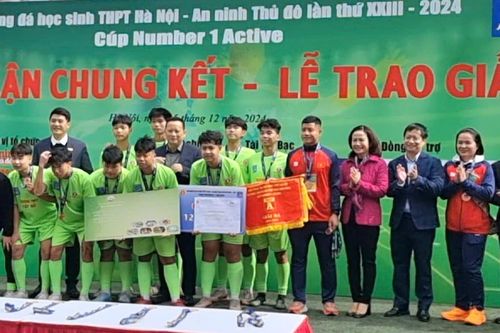 Màn sút penalty kịnh tính đưa THPT Tây Hồ đoạt huy chương Đồng