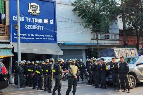 Công ty vệ sĩ 'mở đường' cho đám cưới bị thu hồi giấy phép