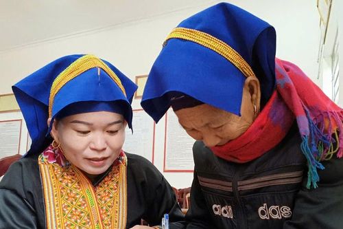 Người vùng cao Quảng Ninh sáng sớm đi bầu trưởng thôn, bản