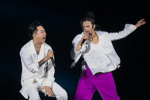 Hơn 30 anh trai cháy hết mình trong concert ở Hưng Yên