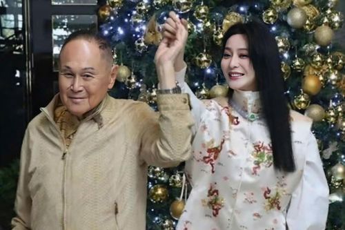 Phạm Băng Băng thân mật bên tỷ phú 88 tuổi