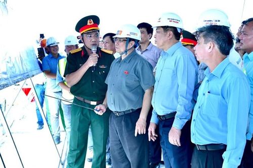Thủ tướng Phạm Minh Chính thị sát, kiểm tra tiến độ xây dựng Dự án cao tốc Cần Thơ-Cà Mau