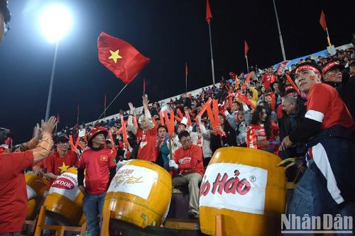 Người hâm mộ 'tiếp lửa' cho đội tuyển Việt Nam gặp Indonesia