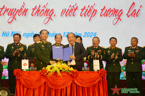 Gặp mặt giao lưu 'Phát huy truyền thống, viết tiếp tương lai'