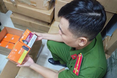 Bắt giữ hàng chục ngàn sản phẩm thuốc lá điện tử, phụ kiện thuốc lá điện tử, tinh dầu các loại