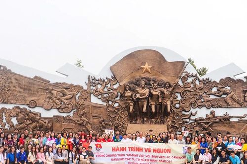 Sinh viên Lào, Campuchia tham gia hành trình về nguồn tại huyện Bình Chánh