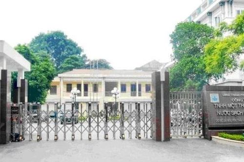 Người dân Hà Đông hoang mang vì nước sinh hoạt có màu đen