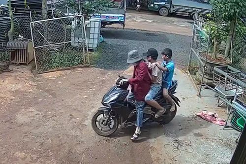 Đắk Lắk: 3 học sinh la hét thất thanh cầu cứu sau khi pháo tự chế phát nổ