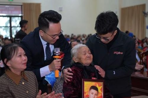 Xúc động chương trình 'Tô màu ký ức'