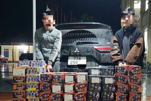 Cảnh sát đuổi bắt ô tô vận chuyển pháo trên Quốc lộ 9