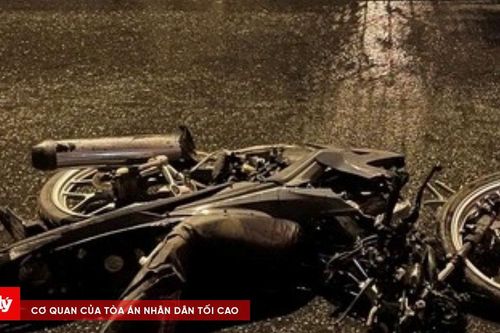 Xe máy tông vào bờ tường làm 4 người thương vong
