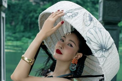 Hoa hậu Hà Kiều Anh U50 đẹp, sang 'hiếm có khó tìm'