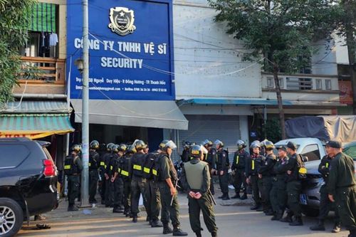 Thu hồi giấy chứng nhận của công ty có vệ sĩ chặn đường cho đoàn xe đám cưới