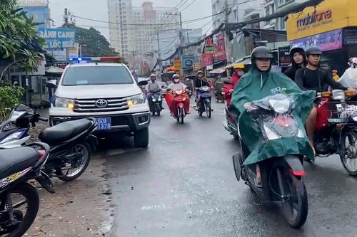 Va chạm giữa xe tải và 2 xe máy, một nam sinh viên tử vong tại chỗ