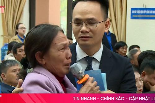 Con gái liệt sĩ bật khóc khi thấy cha 'trở về' trong chương trình 'Tô màu ký ức'