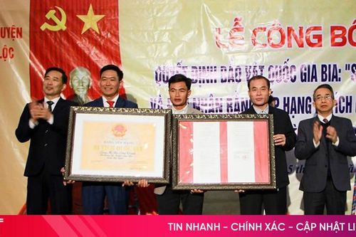 Đón nhận bằng xếp hạng di tích quốc gia lăng mộ Hà Công Trình